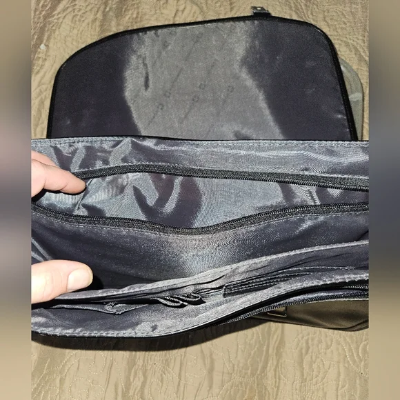 Alpine Swiss Black Leather Briefcase - Picture 6 of 9